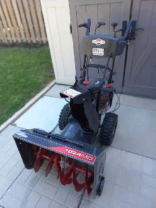 Briggs & Stratton 1024MD Snow Blower - Photo 5