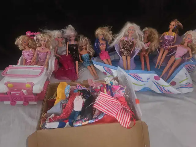 BARBIES PLUS TONS OF STUFF
