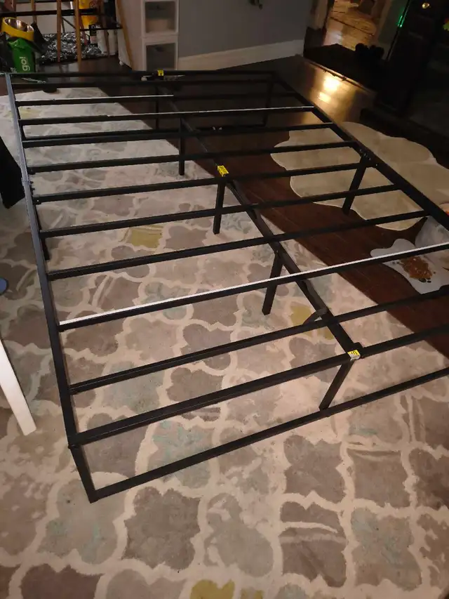 QUEEN SIZE BED FRAME