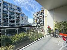 Beautiful Large 1 Bed   Den in Quality Steel & Concrete Building - Photo 5