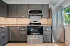 Bright 2-Bedroom Apartment in High Park - Photo 3