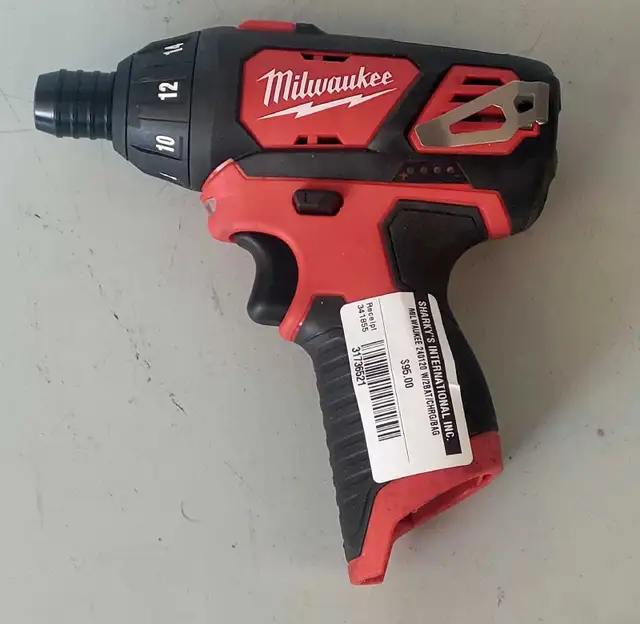 M12 Milwaukee Screwdriver Kit  2401-20 (31736521)