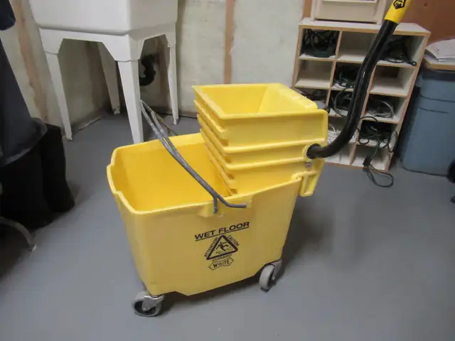 Wet Floor Bucket/Wringer