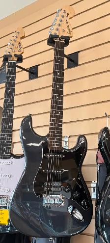 Squire Affinity Series Stratocaster with Fender Gig Bag