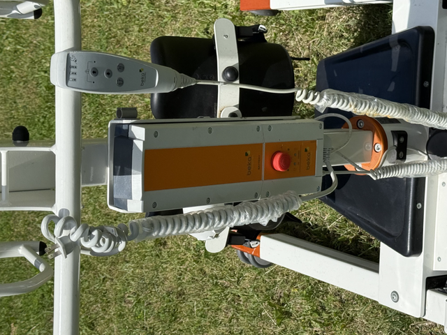 sit to stand lift fully electric with belt and hand control$1300