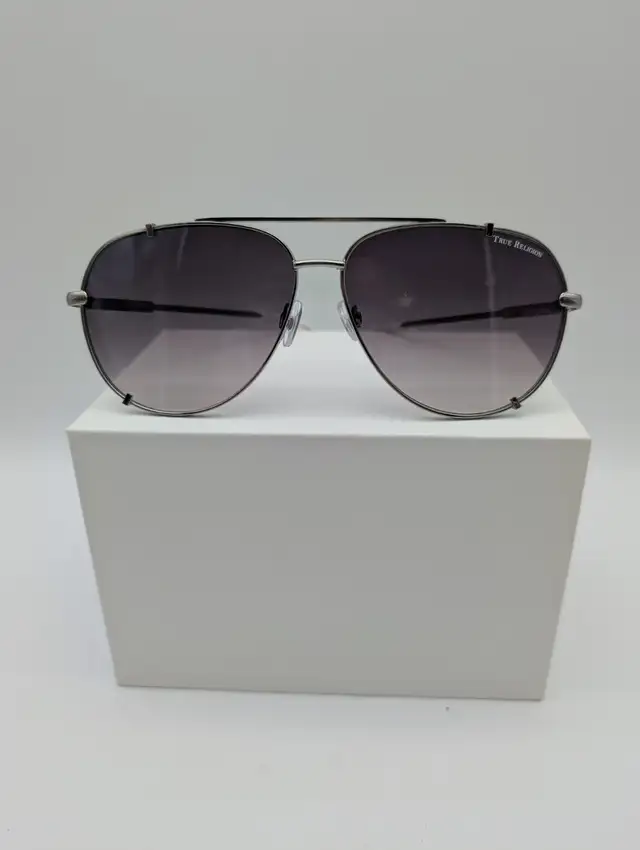 (B8161) True Religion Gunmetal Aviator Sunglasses Grey Gradie...