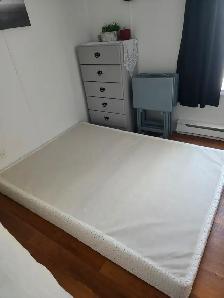 Mattress & Boxspring and steel frame - Photo 2