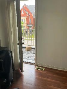 Furnished room  with  Shared Shower walking distance to York - Photo 4