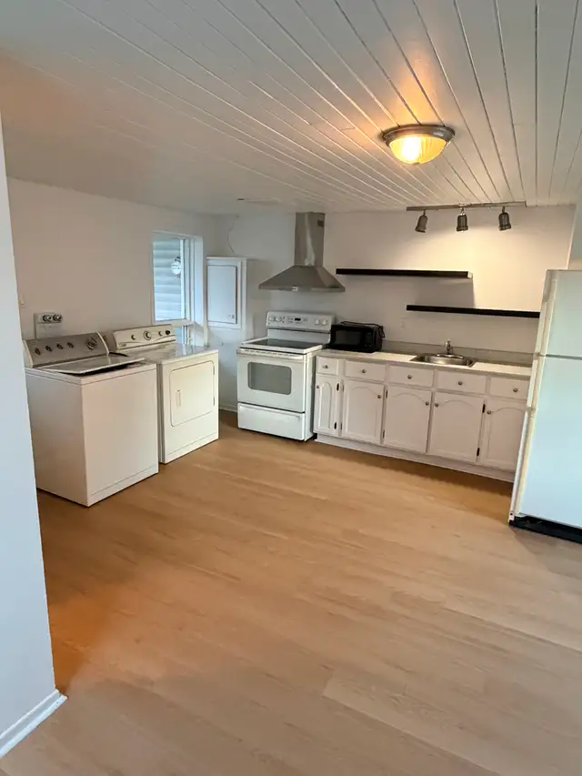 4½ rénové St-Denis · 2 MOIS GRATUITS · Électros inclus
