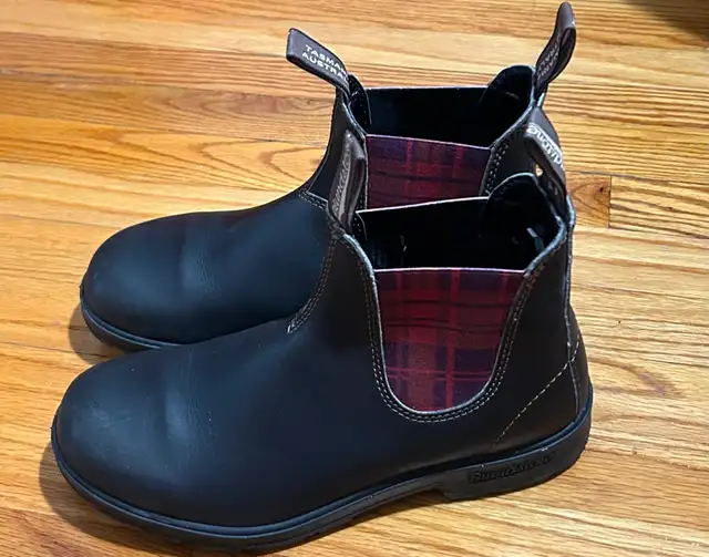 Blundstone Boots Women size 9.5 Us Burgundy $150
