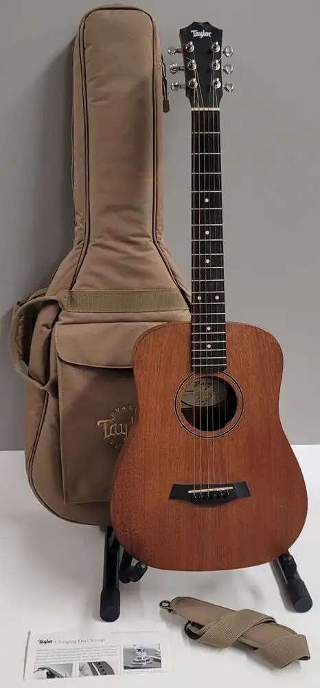 Martin LX1 'Little Martin' Acoustic Guitar   Soft Bag Mexico