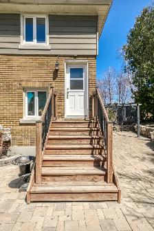 SPACIOUS & BRIGHT 2 BEDROOM APT - BEAUTIFUL, CENTRAL LOCATION. - Photo 2