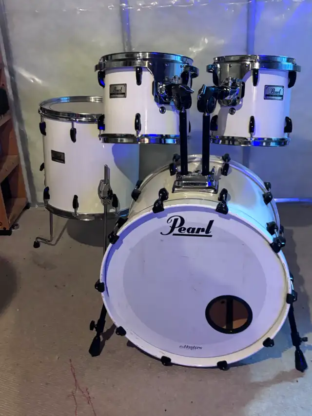 Pearl Drum Kit