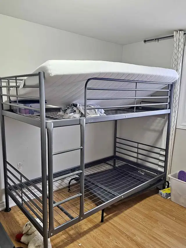 Bunk bed, metal, great for room rentals, kids, adults. guests