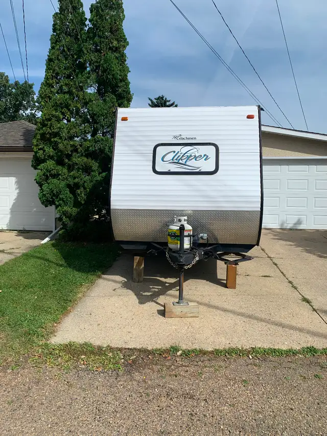 2014 Coachmen Clipper travel trailer 17bh