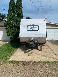 2014 Coachmen Clipper travel trailer 17bh