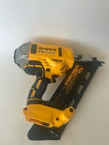 DEWALT 20V Brushless Cordless Framing Nailer (33070247) - Photo 2