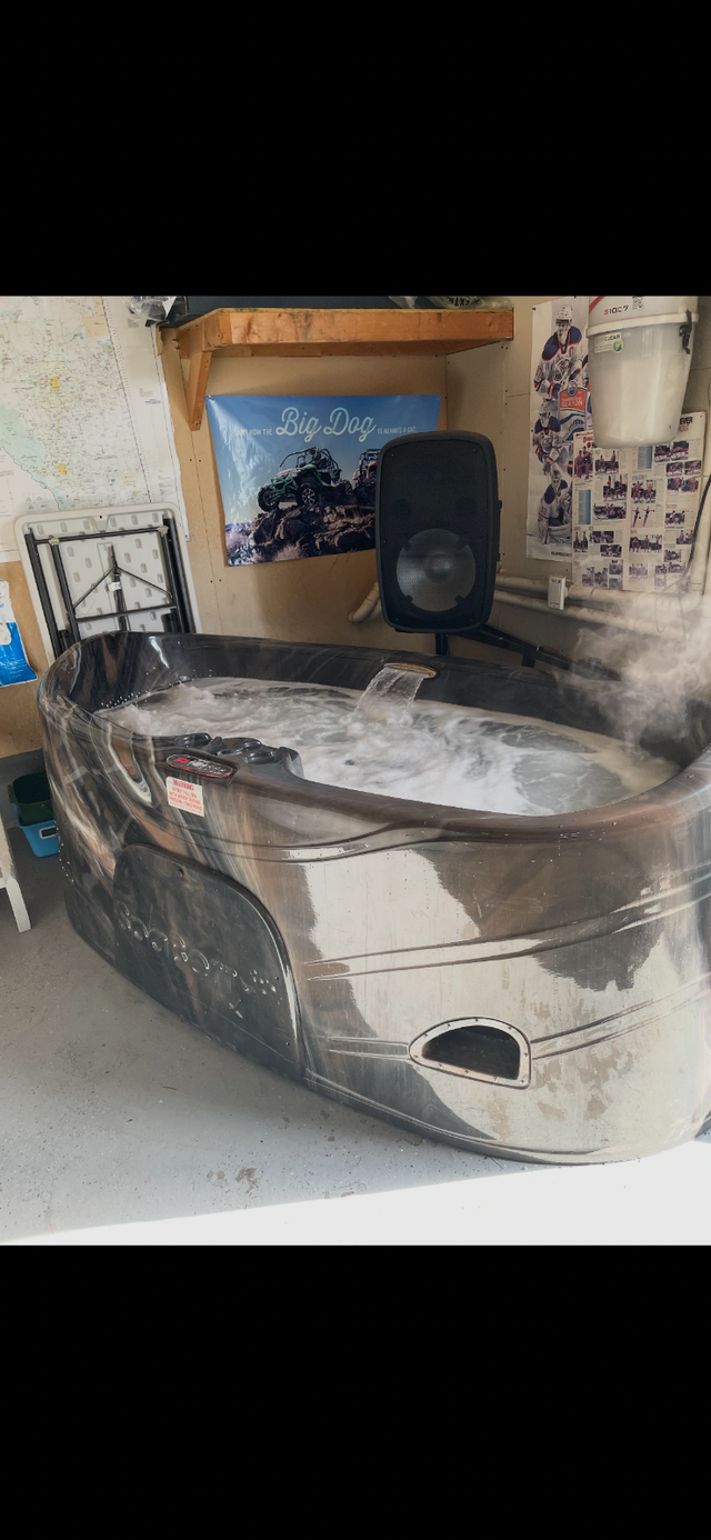2018 SpaBerry 2 person Hot Tub