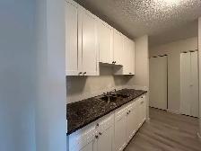 Two Bedroom in Westpark! Close to the Polytechnic! - Photo 2