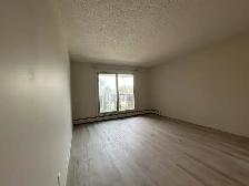 Two Bedroom in Westpark! Close to the Polytechnic! - Photo 4