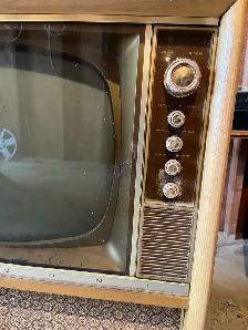 Antique Televisions - Photo 4