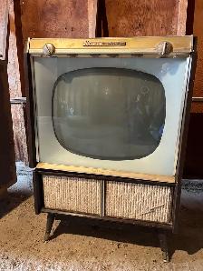 Antique Televisions - Photo 5