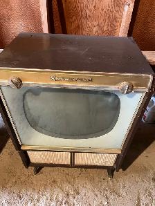 Antique Televisions - Photo 6