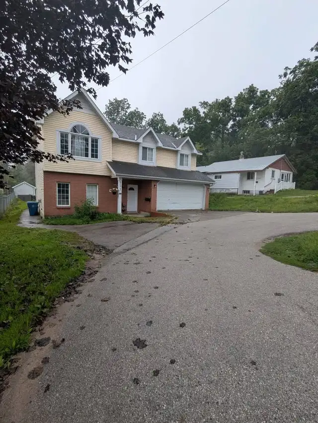 5-Bedroom Home for Sale By Owner – Orillia, Ontario