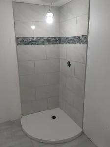 TILE/VINYL PLANK INSTALLER - Photo 4