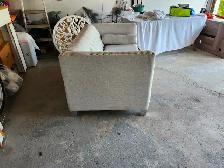 Very clean couch. - Photo 3