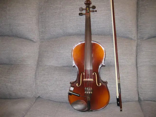 Vintage 4/4 Full Size Violin