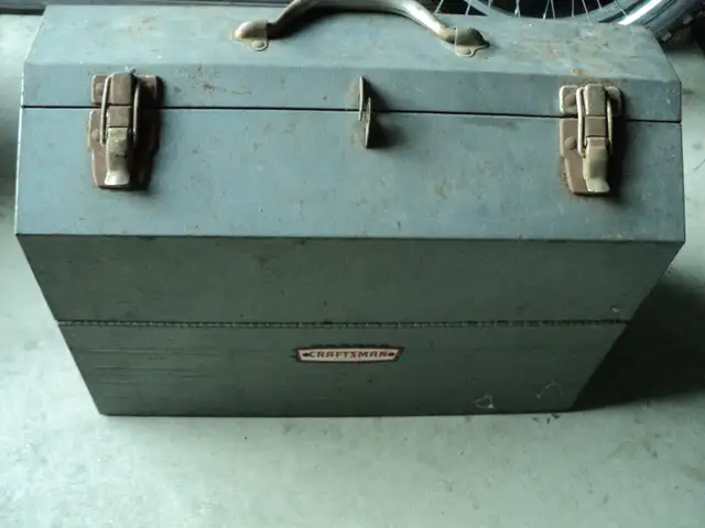 Craftsmen Metal Tool Box ~ $35 No emails...CALL US PLEASE!