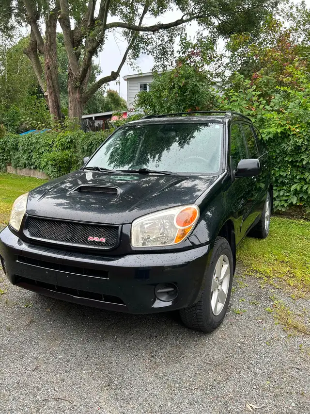 Toyota Rav4 année 2005 couleur noir