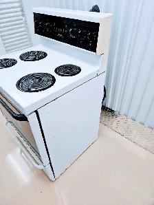 Frigidaire Electric Range - Photo 6