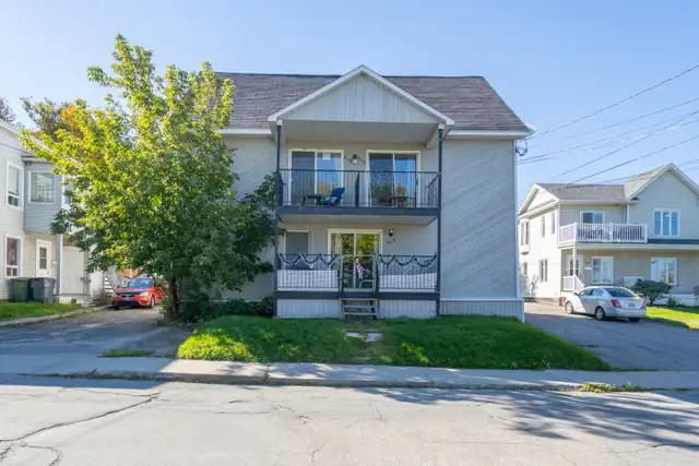 5 1/2 sur 2 étages dans un triplex ! Rare et 1 mois gratuit!