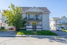5 1/2 sur 2 étages dans un triplex ! Rare et 1 mois gratuit!