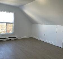 5 1/2 sur 2 étages dans un triplex ! Rare et 1 mois gratuit! - Photo 9