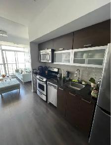 Private Bedroom with Ensuite Bathroom - Photo 7