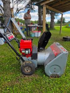SNOWBLOWER FOR SALE - Photo 4