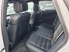 2023 Porsche Macan T 4dr SUV - Photo 19