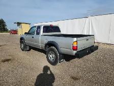 2004 Toyota Tacoma - Photo 3