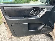 2007 FORD ESCAPE 4WD LEATHER INTERIOR A/C! - Photo 9