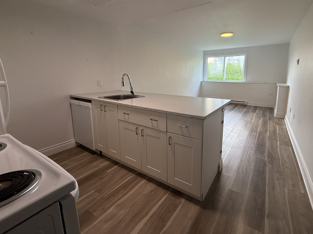 Spacious unit For Rent