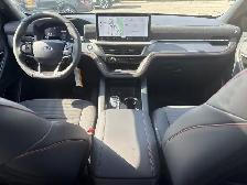 2026 Ford Explorer ST-Line | 300A: STREET-LINE PACKAGE - Photo 25