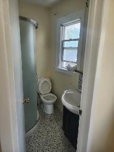 Room for rent in a 2 bdrm house all incl, Eglinton & Mt Pleasant - Photo 5