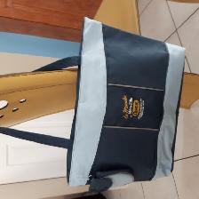 BEAU SAC À MAIN NEUF BLEU, 12'HAUx18'LAR 4'D'ÉPAISSEUR: $15.00 - Photo 2