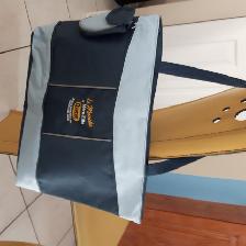 BEAU SAC À MAIN NEUF BLEU, 12'HAUx18'LAR 4'D'ÉPAISSEUR: $15.00 - Photo 3