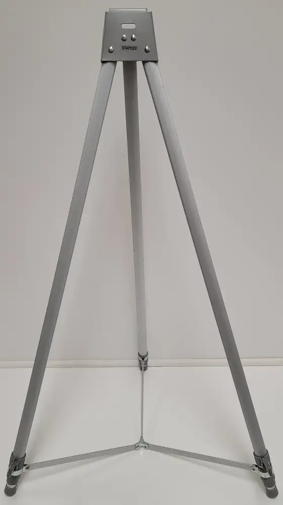 Staples Lightweight 39-72-in Easel with Aluminum Frame
