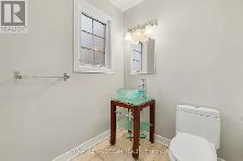 BRIGHT 3 BEDROOM END UNIT TOWNHOME - Leslie Park, near QCH :) - Photo 3