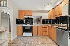BRIGHT 3 BEDROOM END UNIT TOWNHOME - Leslie Park, near QCH :) - Photo 6
